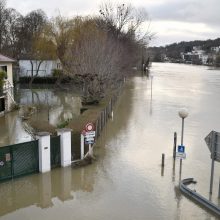 Užlietame Paryžiuje Senos vandens lygis pasiekė piką