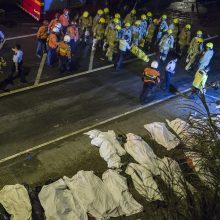 Mažiausiai 18 žmonių žuvo Honkonge apvirtus autobusui 