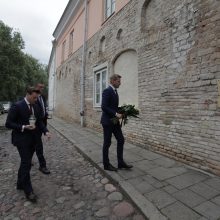 Žmonės reiškia solidarumą dėl žuvusiųjų per ataką Nicoje