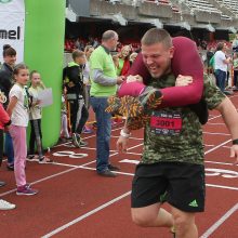 Bėgimo sezonas Kaune atidarytas: prie starto linijos – 2 tūkst. bėgikų