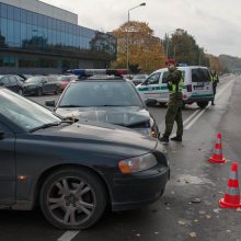 Jonavos gatvėje į avariją pateko Karo policijos automobilis