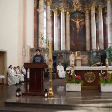 Neįprastos šv. Mišios – mokiniai meldėsi ir giedojo gestų kalba