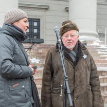 V. Landsbergiui įteiktas „Neužmirštuolės“ medalis