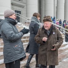 V. Landsbergiui įteiktas „Neužmirštuolės“ medalis