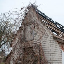 Kauno rajone per savaitę sudegė du greta stovėję namai 