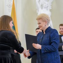 Prezidentė padėkos raštais apdovanojo konkursuose įvertintus muzikus