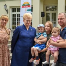 Prezidentė džiaugiasi: Lietuvoje mažėja vaikų namų