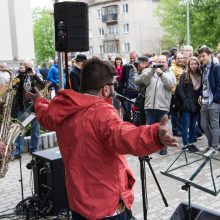 Sostinėje – J. Lennono paminklas ir skveras