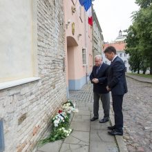 Žmonės reiškia solidarumą dėl žuvusiųjų per ataką Nicoje