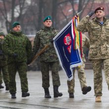 Žmonės sostinėje rinkosi atiduoti pagarbą Lietuvos kariuomenei