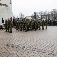 Žmonės sostinėje rinkosi atiduoti pagarbą Lietuvos kariuomenei