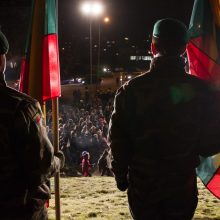 Virš tūkstančio žmonių Laisvės gynėjų dieną minėjo prie Seimo