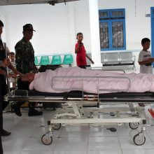 Sekmadienį Indonezijoje nukritusio sraigtasparnio keleivis – gyvas