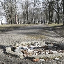 Uostamiesčio reprezentaciniame parke svečiai rizikuoja išsisukti kojas