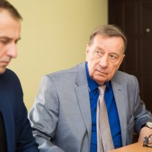 Kauno darbo biržos direktorius T.Bielozarevičius ir Kauno priklausomybės ligų centro direktorius T.Zikaras sutartimi įteisino visokeriopą pagalbą ties bedugne balansuojantiems žmonėms.
