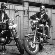 Ketveri R. Požerskio metai prie motociklo vairo