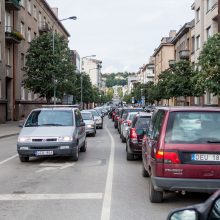 Automobilių spūstys vis labiau dusina Kauną