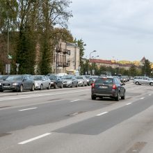 Automobilių spūstys vis labiau dusina Kauną