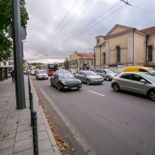 Automobilių spūstys vis labiau dusina Kauną