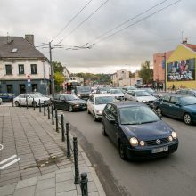 Automobilių spūstys vis labiau dusina Kauną