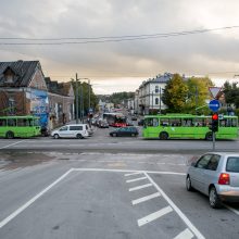 Automobilių spūstys vis labiau dusina Kauną