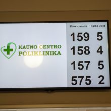 Pacientus pasitinka atnaujinta Centro poliklinikos registratūra