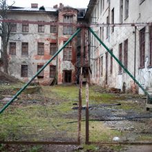 Dėl krentančių Senamiesčio vaiduoklio langų gresia tūkstantinė bauda