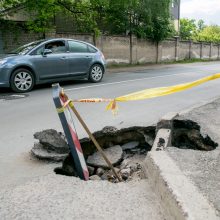 Šančiuose atsivėrė smegduobė: tvarkyti nėra kam