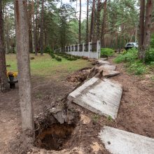 Ilgai planuotos plėtros pradžia: Petrašiūnų kapinėse jau zuja darbininkai