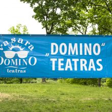 „Domino“ teatro vasaros sezono atidarymas: pliaupiant lietui, bet linksmai 