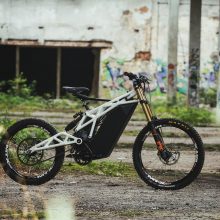 Lietuviai sukūrė kalnų dviračio ir motociklo hibridą bekelei