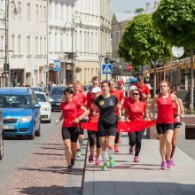Iškilmingai išlydėti bėgikai aplink Lietuvą