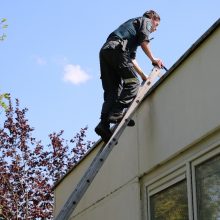 Mokykloje šaudo, policija šturmuoja pastatą – gerai, kad tik pratybos