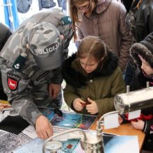 Diena Policijos mokykloje: susišaudymas, dūmų užsklanda ir net šarvuotis