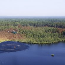 Kariuomenės sraigtasparniai toliau gesina gaisrus Latvijoje ir Švedijoje