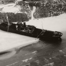 Avarija: taip 1971 m. sausį atrodė laivas „Hans Bernstein“ išmestas į Smiltynės paplūdimį. 