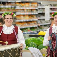 Dainų šventės siaustinis praūžė ir sostinės parduotuvėse