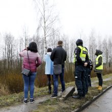 Nuo kelio nuskriejo BMW: keleivis žuvo, vairuotoja – sužeista