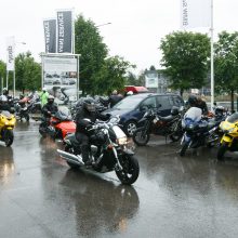 Mototurizmo dalyviai lietaus neišsigando