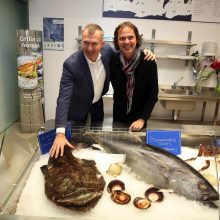 N. Degutienės knygos pristatyme ragautas 55 kg tunas iš Indijos vandenyno