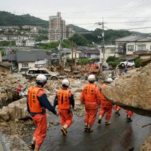 Liūčių sukelti potvyniai Japonijoje pražudė mažiausiai 100 žmonių 