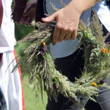 Oninių šventė ir moterų kilnojimas į orą sužavėjo ir kinus