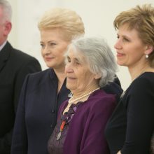 Prezidentė už nuopelnus Lietuvai apdovanojo daugiavaikes mamas