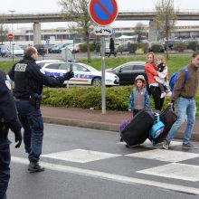 Paryžiaus oro uosto užpuolikas buvo girtas ir vartojęs narkotikų