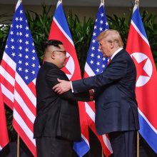 D. Trumpas ir Kim Jong Unas pasirašė svarbų dokumentą: paaiškėjo jo detalės