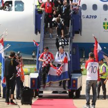 Zagrebe dešimtys tūkstančių žmonių pasveikino sugrįžusią futbolo rinktinę