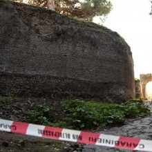 Italijos pasididžiavimas – Pompėja – toliau griūna