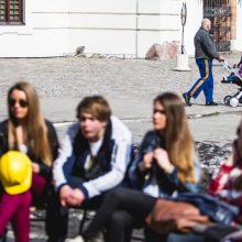 Gimnazistams pamokos vyko ir Rotušės aikštėje, ir ant tilto