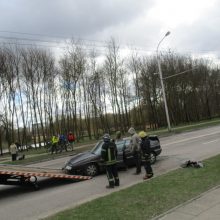 Avarija P. Lukšio gatvėje: vienas vairuotojas sužalotas, kitas pabėgo