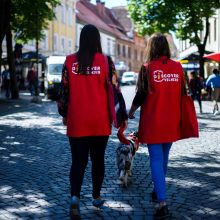 Vilniuje turistus pasitinka keli šimtai savanorių